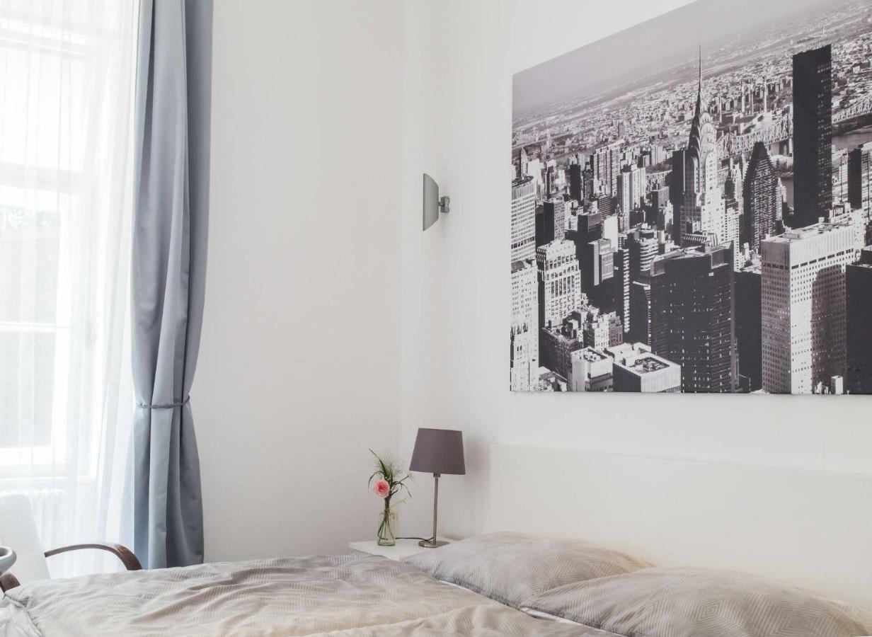 Spacious Old Town Luxury Apartment Linz Esterno foto