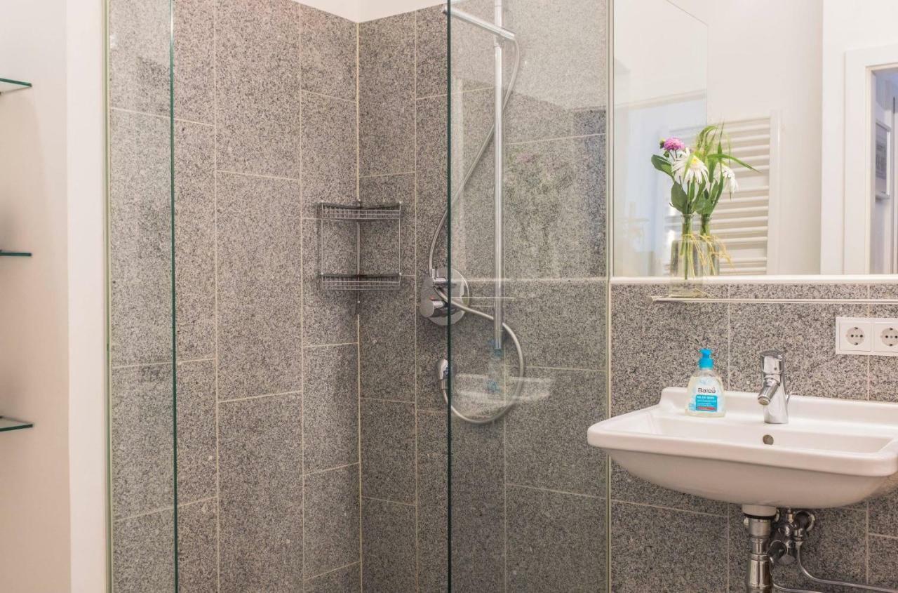Spacious Old Town Luxury Apartment Linz Esterno foto