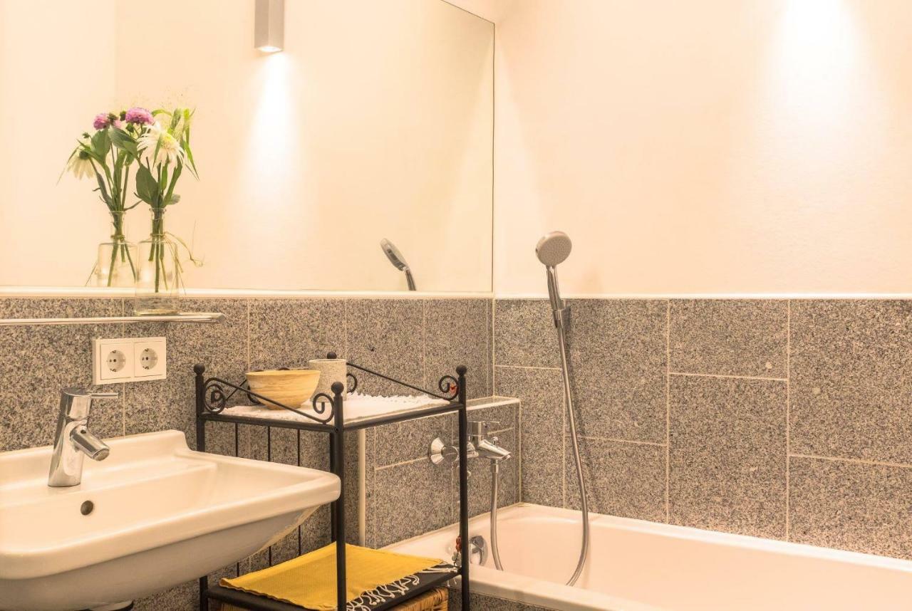Spacious Old Town Luxury Apartment Linz Esterno foto